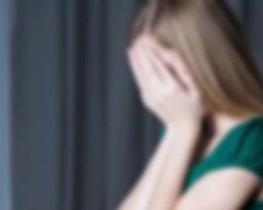 Lên án cô đánh trò, nhưng giáo viên bị bạo hành thì sao?