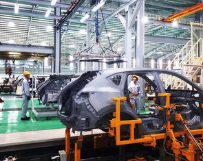 Xe hơi Việt Nam lo cạnh tranh với Lào và Campuchia