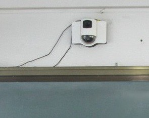 Trong mắt người nước ngoài: Nên cân nhắc việc gắn camera trong lớp