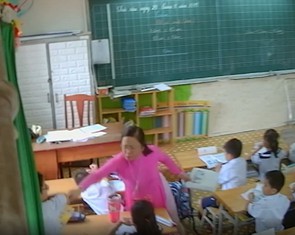 Gắn camera tốt mà, sao thầy cô không vui?