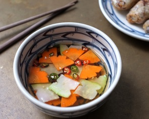 Pha nước chấm chả giò miền Nam ăn Tết ai cũng khen ngon