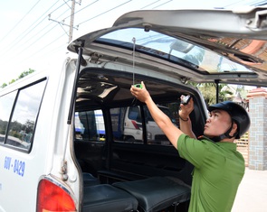 Xe đưa rước làm rơi học sinh xuống đường đã hết hạn đăng kiểm