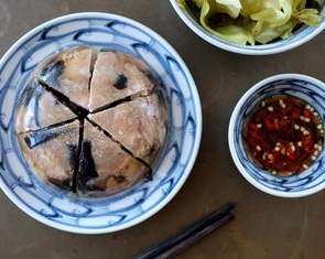 Làm thịt chân giò nấu đông đổi vị cho ngày tết