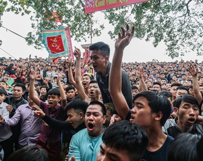 Cướp phết Hiền Quan: Cấm hẳn hay chờ giải pháp?