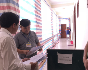 Khai trừ Đảng giáo viên nhờ nâng điểm và đưa hối lộ ở Hòa Bình