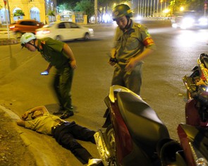 Lái xe say rượu: Tước quyền tự do sẽ khiến người ta sám hối?