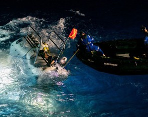 Lặn sâu kỷ lục 11km, ngỡ ngàng thấy túi nilông ở Rãnh Mariana