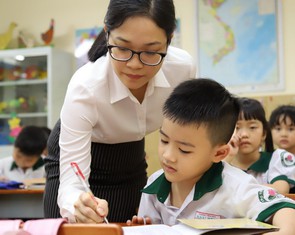 Tuổi nghỉ hưu nhà giáo: Đã hết thời 'thầy già con hát trẻ'?