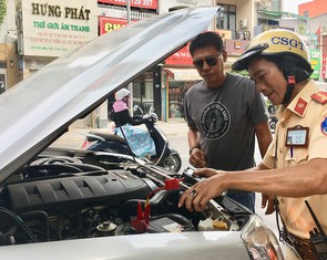 Nhóm tài xế Sài Gòn dễ thương chuyên kích bình ăcquy ôtô miễn phí