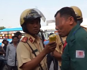 Chấm dứt nạn say xỉn vẫn lái xe: Không chấp nhận 'thông cảm'