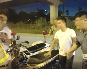 'Anh giữ xe là em chết luôn đó...'