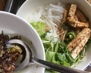Vu lan, thèm món bún thính rang mẹ làm