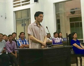 Chống hạn giả, tham ô thật: 11 bị cáo bị xét xử