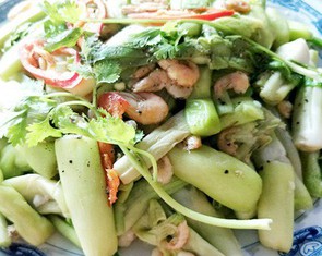 Anh thấy em nhỏ xíu anh thương