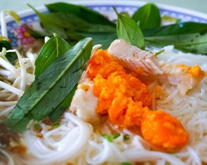 Ăn tô bún cá, chạy dìa Rạch Giá, bỏ má theo em