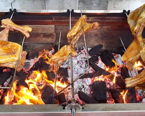 Rủ nhau đi ăn dê ở Sài Gòn