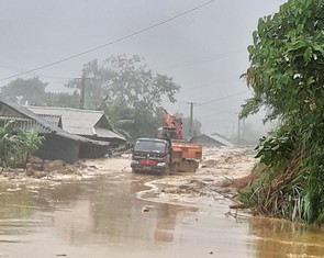 Trưởng công an xã bị đất đá vùi khi đi chỉ đạo khắc phục hậu quả mưa lũ