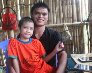 'Thấy cụ già co ro, kiệt sức giữa nước lũ, em lao xuống cứu cụ thôi'
