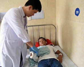 Sao phải thương tật do pháo?