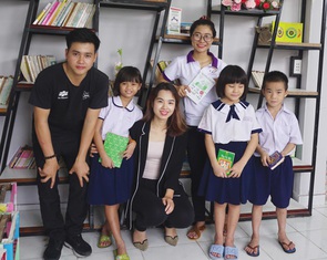Cho đi hoa hồng, tay vương lại mùi hương