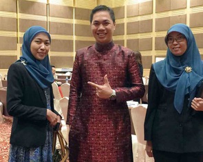 Băn khoăn áo dài công sở: Phải xét thêm yếu tố khí hậu, phương tiện đi làm
