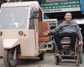 Lê Huy Tích đứng lên với đời bằng đôi chân khác