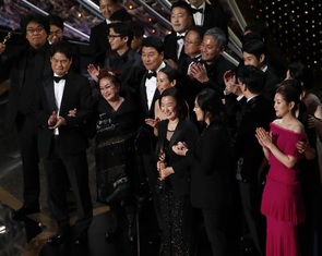 Đạo diễn Bong Joon Ho sau chiến thắng Oscar: "Mọi thứ thật điên rồ!"