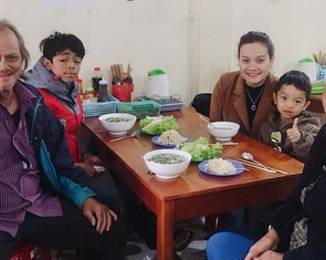 Cô gái Ba Na lớp 9 đã nuôi con người ta