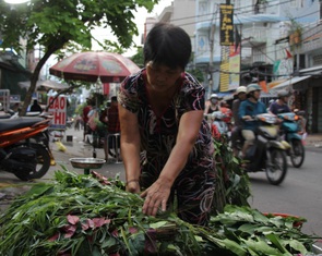 Trước Tết Đoan Ngọ, hàng hóa chậm lụt hơn năm ngoái