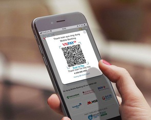 Quét mã QR thanh toán tiền điện, phí phạt giao thông