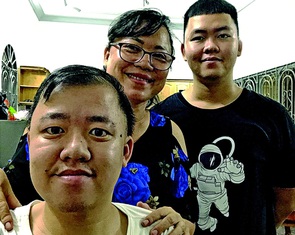 Chàng trai 'xương thủy tinh' kể chuyện 'chạm' với Tuổi Trẻ