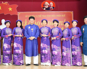 Cán bộ văn hóa ở Huế mặc áo dài: Chỉ mới thử nghiệm