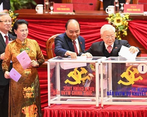 Hình ảnh các đại biểu Đại hội Đảng bỏ phiếu bầu Ban Chấp hành Trung ương khóa XIII