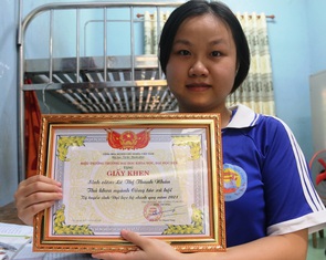 Nhật ký gửi mẹ của cô thủ khoa: 'Nếu đọc được, mẹ hãy gọi số này nhé'