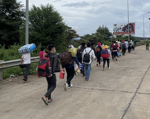 'Không có chuyện đoàn hàng trăm người dân đi bộ qua Tây Nguyên'