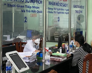 HỎI - ĐÁP về dịch COVID-19: Đi làm giấy tờ trở lại ra sao lúc này?