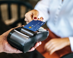 Chuyển đổi thẻ chip giúp giao dịch an toàn hơn