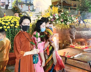 'Dọn mình' khi không được đi lễ hội