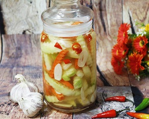 Món dưa góp của mẹ và cái Tết COVID không thể về nhà!
