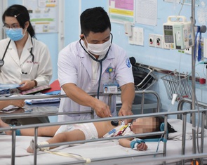 Bệnh mùa nắng tăng báo động: Nhiều ca bệnh tổn thương thần kinh