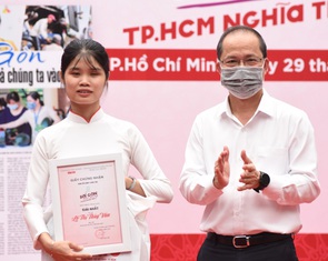 Trao giải Sài Gòn bao dung - TP.HCM nghĩa tình: 'Thầy ơi, hôm nay con rất vui'
