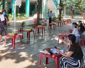 Khi phụ huynh làm... 'giám thị'