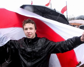 Nhân vật đối lập bị Belarus bắt tại sân bay đã 'nhận tội'