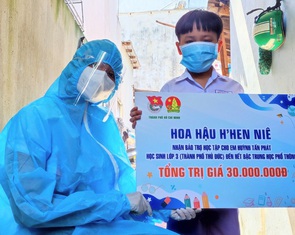 Thương trẻ mồ côi trong dịch COVID-19, nghệ sĩ góp tiền bảo trợ học hành, cuộc sống cho các em