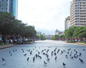 Sài Gòn vẫn cuộn chảy