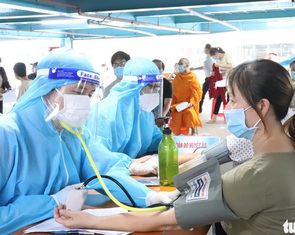 HỎI - ĐÁP về dịch COVID-19: Tăng huyết áp, mắc bệnh tim mạch có nên tiêm vắc xin ngừa COVID-19?
