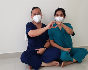 Những cặp vợ chồng nơi tuyến đầu chống dịch