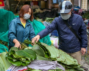 Chợ lá dong lâu đời nhất Hà Nội: 'Bán đến đâu, lấy đến đấy’ vì khách mua giảm