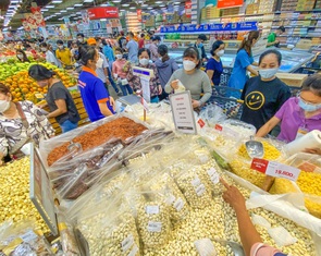 Hàng hóa Tết: Chi ít tiền vẫn được đồ ngon