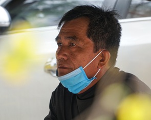 Mai Tết ở Hà Nội chưa năm nào vắng khách như năm nay, người bán lo lỗ